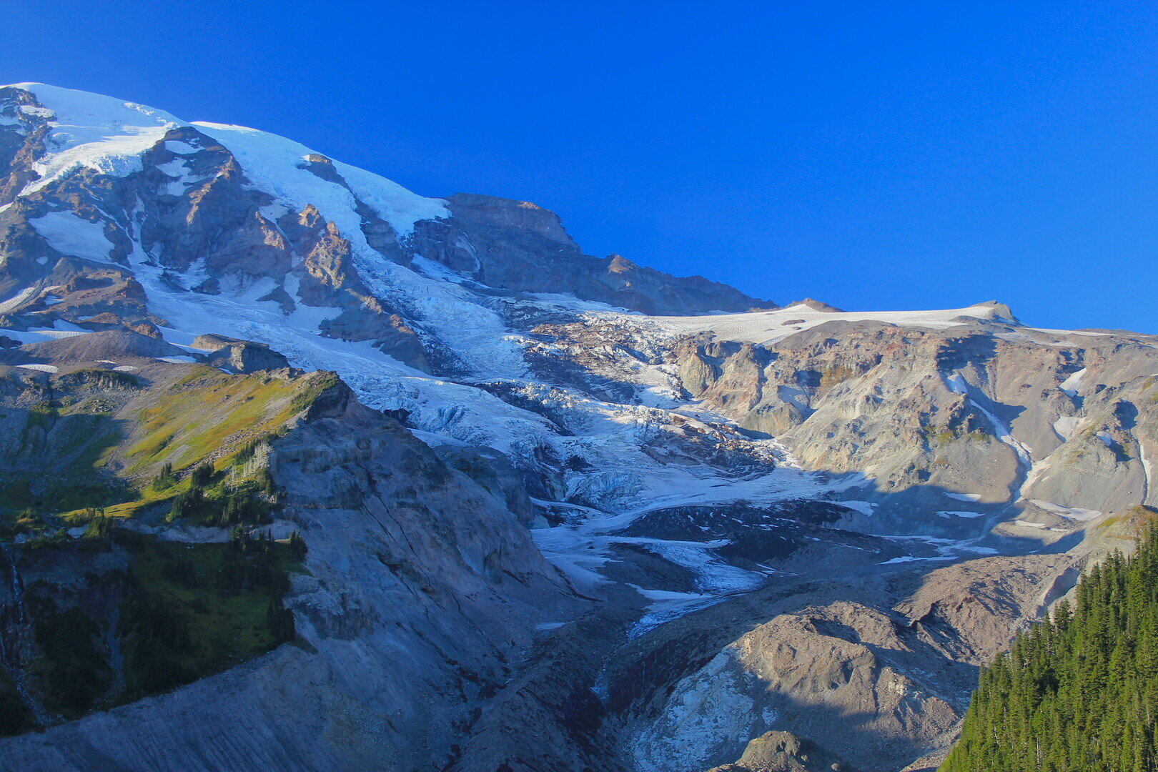 Nisqually Glacier hiking trail from Mount Rainier